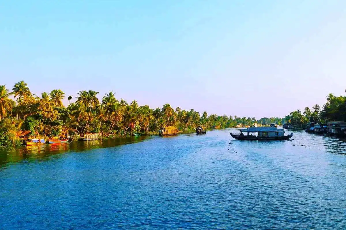 Kumarakom and Kerala Highlights Tour Package