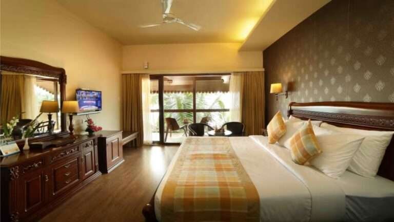 South Kerala Tour 4N/5D | Kovalam, Poovar & Varkala
