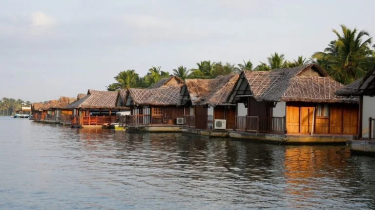 Discover POOVAR: The Ultimate Travel Guide – Your 2024 Adventure Awaits