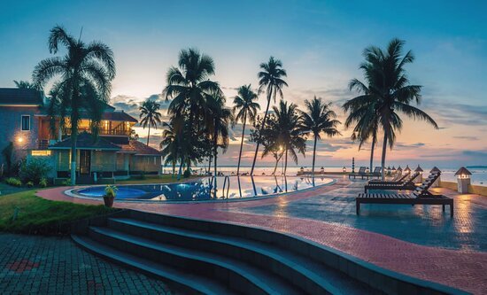 Luxury Villas St John vs. Kerala Backwaters: Comparing Island Escapes